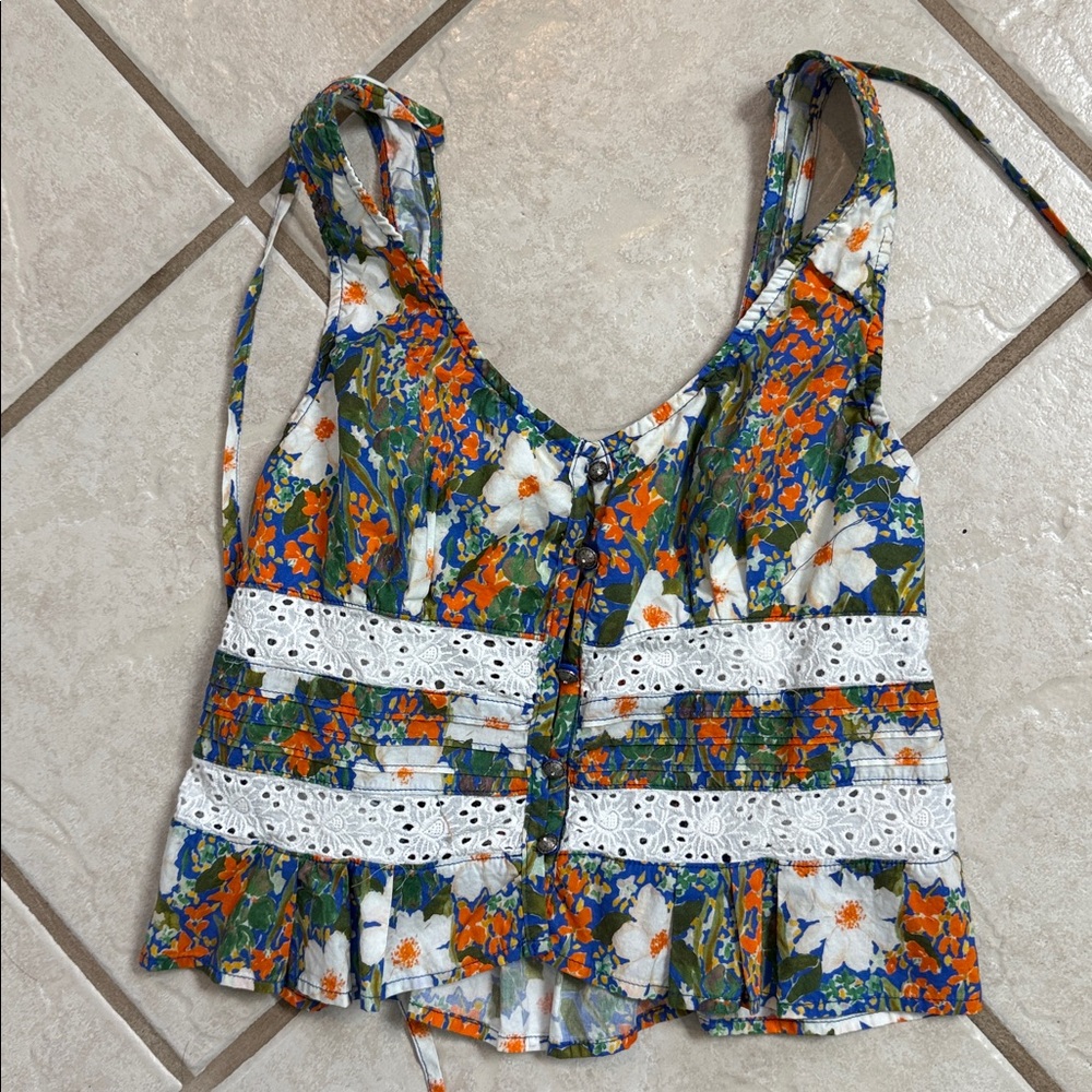 Eesome Floral Crop Top with Lace Detail - Multicolor